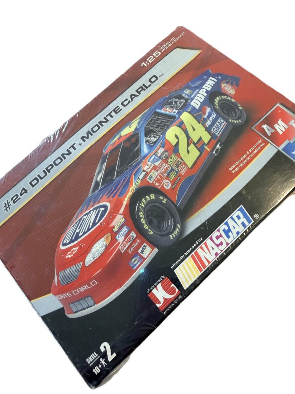 Jeff Gordon Nascar Dupont 2005 Monte Carlo Model AMT-ERTL #24 Model kit #38294